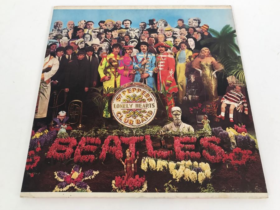 The Beatles - Sgt. Pepper's Lonely Hearts Club Band - Vinyl Record Album - Capitol Records SMAS 2653 [Photo 1]