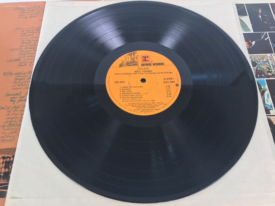 Neil Young - Decade - Vinyl Record Album - Reprise Records 3RS 2257 [Photo 16]