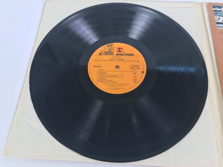 Neil Young - Decade - Vinyl Record Album - Reprise Records 3RS 2257 [Photo 8]