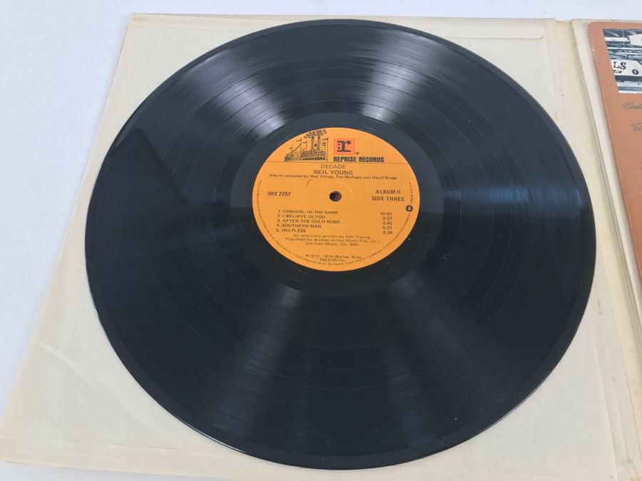 Neil Young - Decade - Vinyl Record Album - Reprise Records 3RS 2257 [Photo 10]