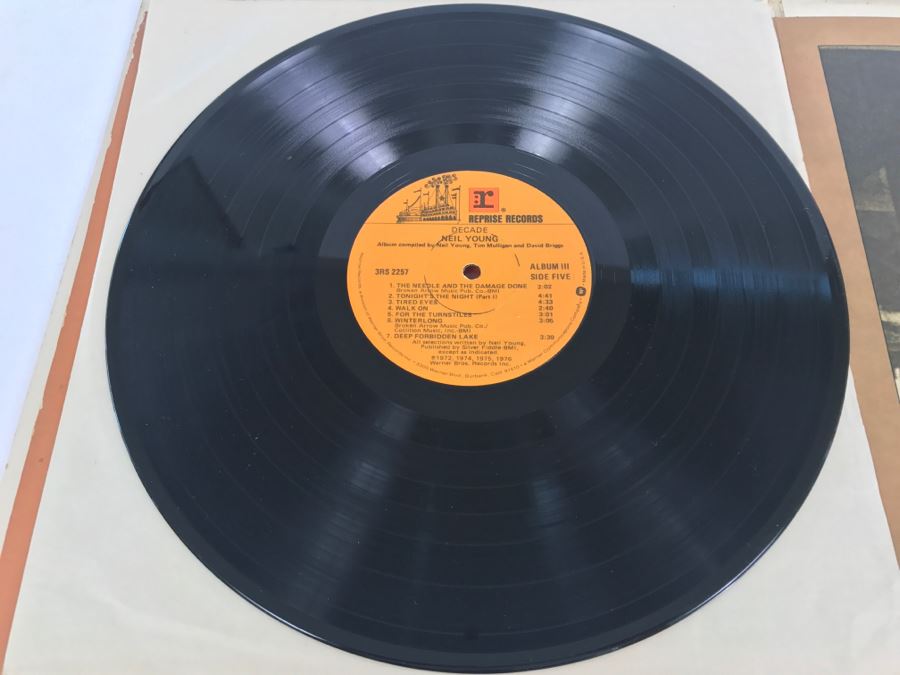 Neil Young - Decade - Vinyl Record Album - Reprise Records 3RS 2257 [Photo 14]