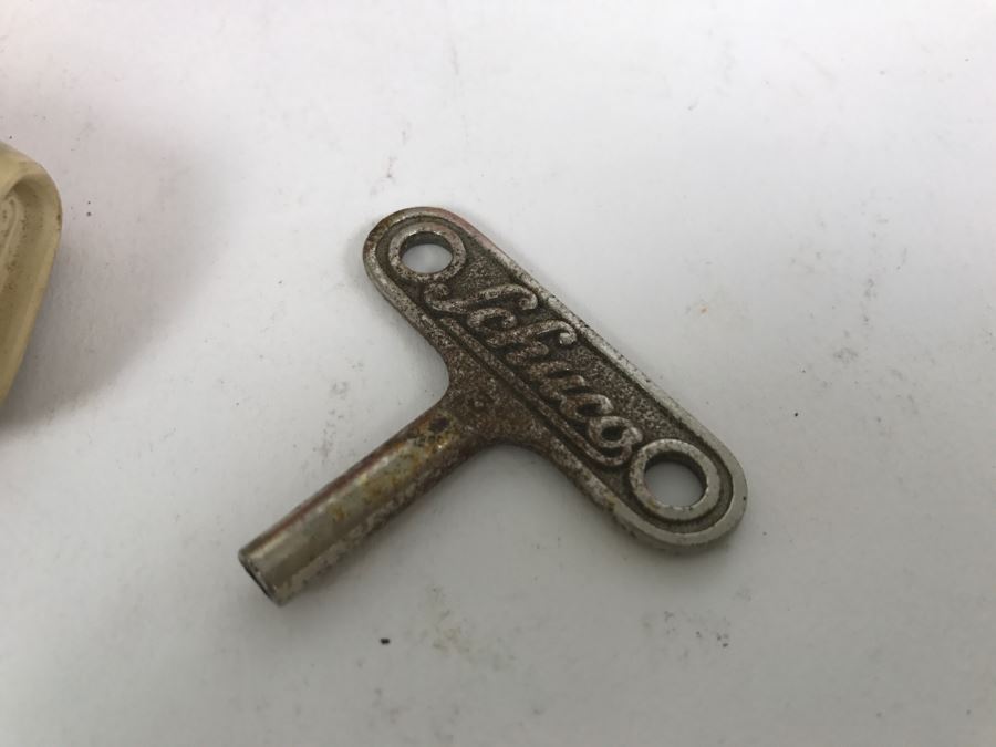 Schuco Grand Prix Racer 1070 Germany With Original Box And Manual - Front Wheel Axles Are Damaged [Photo 10]