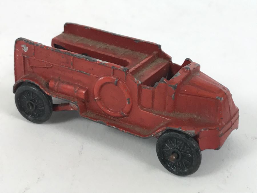 Lesney Dewar's Advertising Bus And Pair Of Tootsie Toy Metal Cars [Photo 11]