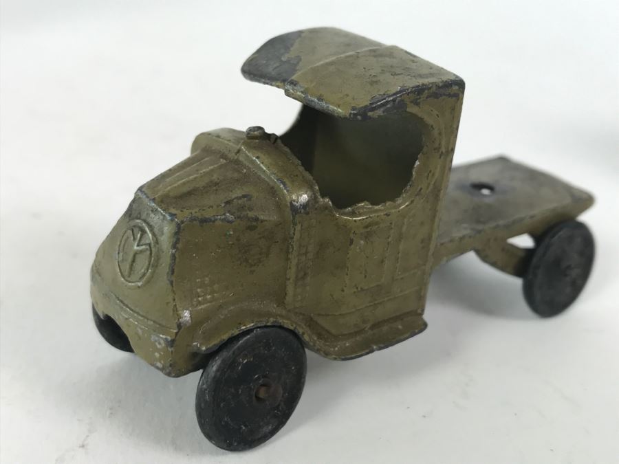 Lesney Dewar's Advertising Bus And Pair Of Tootsie Toy Metal Cars [Photo 17]