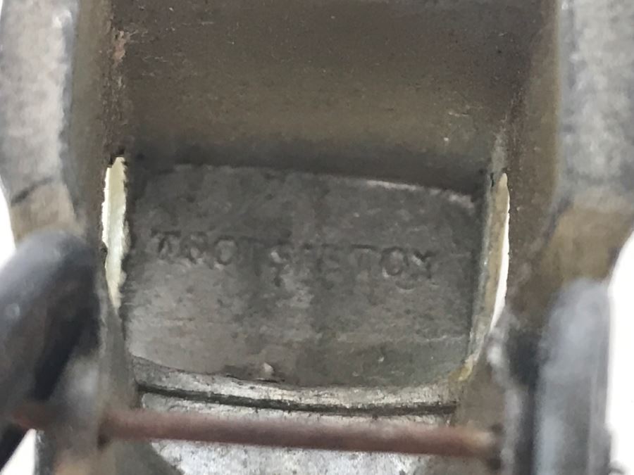 Lesney Dewar's Advertising Bus And Pair Of Tootsie Toy Metal Cars [Photo 20]