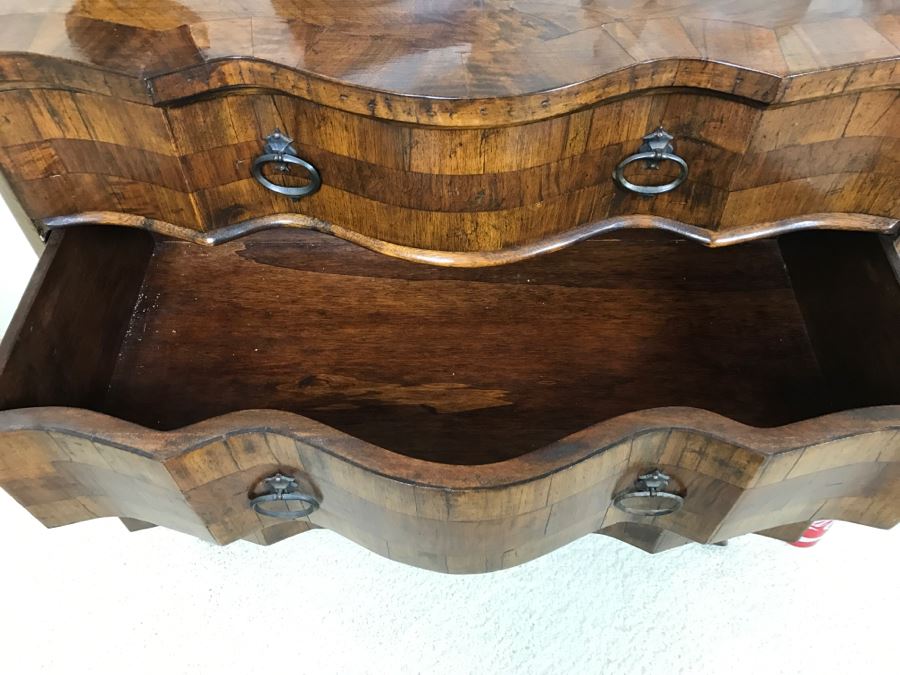 Stunning Serpentine Front 3-Drawer Reproduction Wooden Chest Of Drawers [Photo 10]