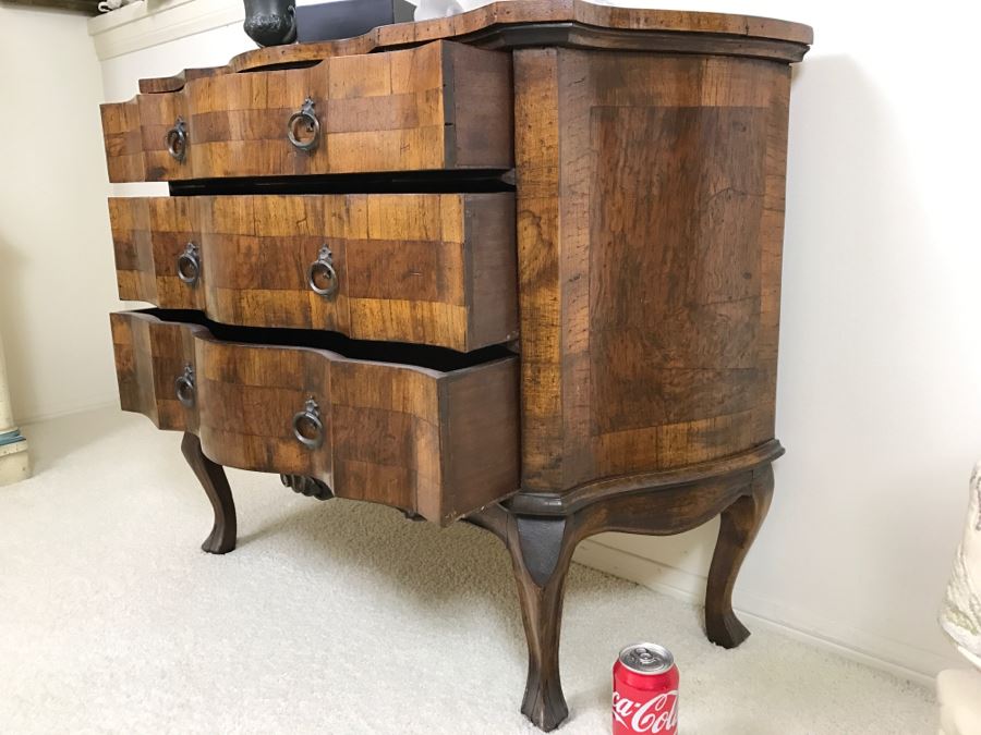 Stunning Serpentine Front 3-Drawer Reproduction Wooden Chest Of Drawers [Photo 9]