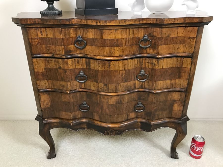 Stunning Serpentine Front 3-Drawer Reproduction Wooden Chest Of Drawers [Photo 1]