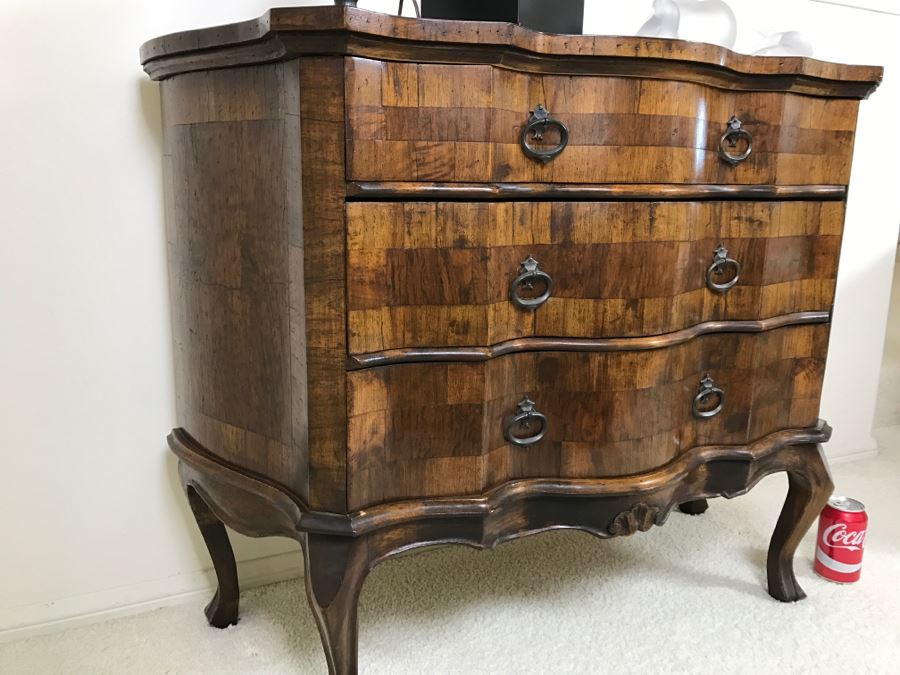 Stunning Serpentine Front 3-Drawer Reproduction Wooden Chest Of Drawers [Photo 4]