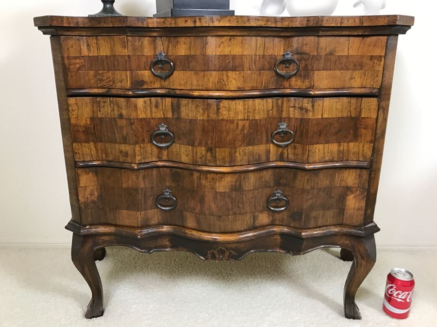 Stunning Serpentine Front 3-Drawer Reproduction Wooden Chest Of Drawers [Photo 2]