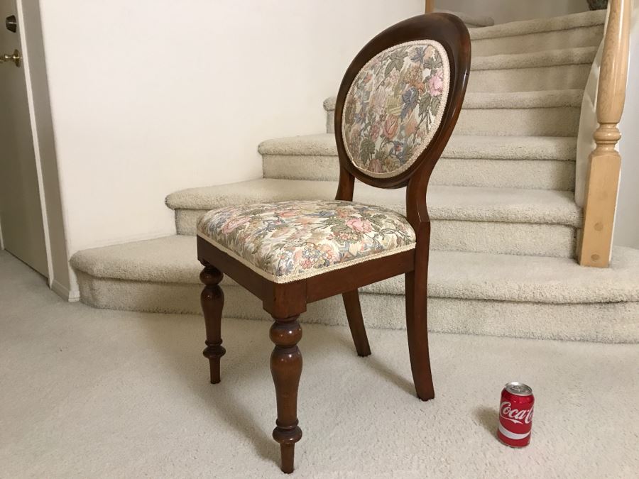 Antique Chair With Turned Legs [Photo 1]