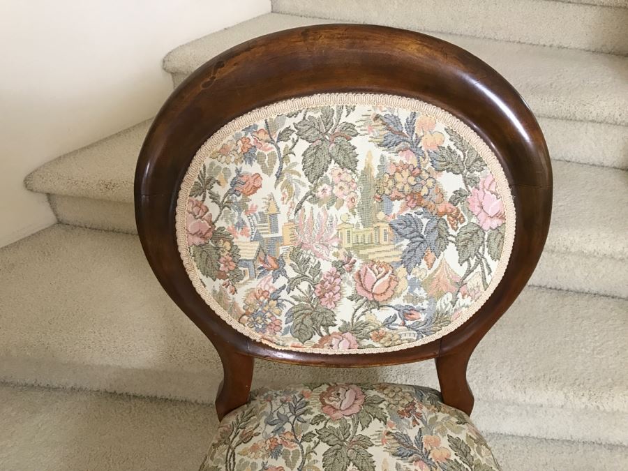 Antique Chair With Turned Legs [Photo 5]