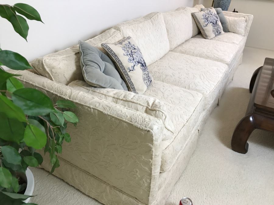 Clean Elegant 4-Seat White Chenille Fabric Sofa With Accent Pillows [Photo 4]