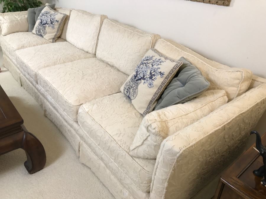 Clean Elegant 4Seat White Chenille Fabric Sofa With Accent Pillows