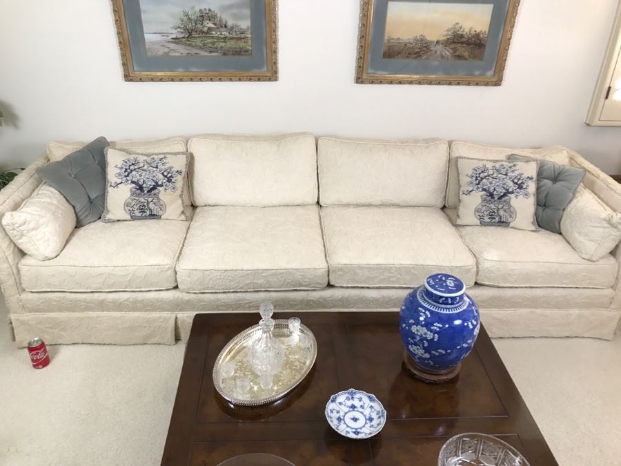 Clean Elegant 4-Seat White Chenille Fabric Sofa With Accent Pillows [Photo 2]