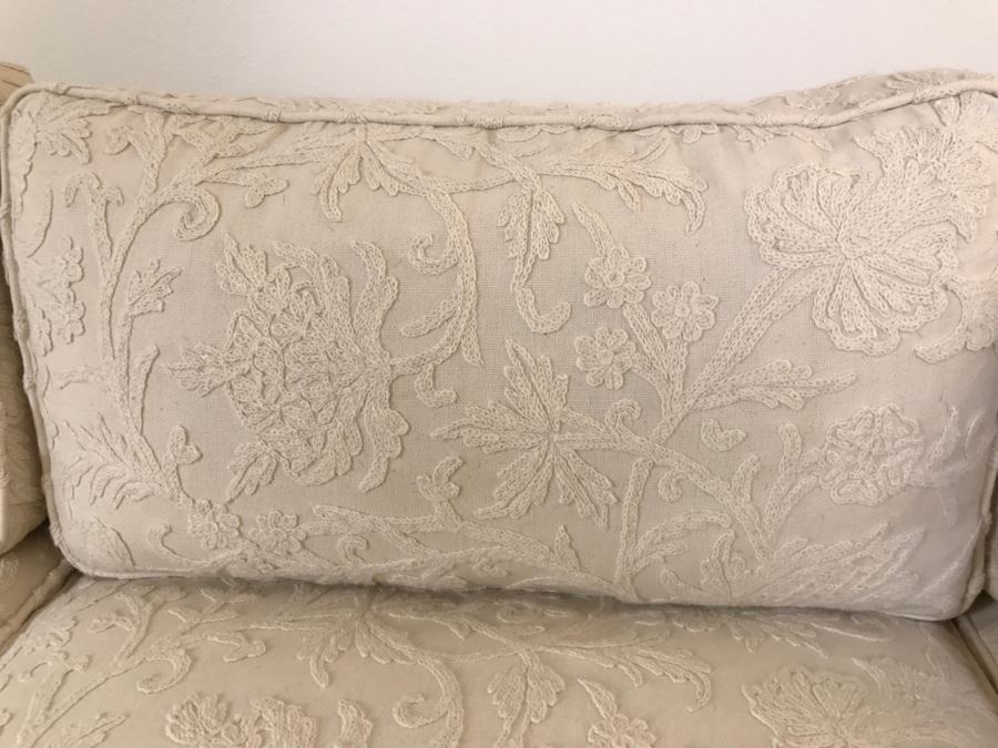 Clean Elegant 4-Seat White Chenille Fabric Sofa With Accent Pillows [Photo 8]