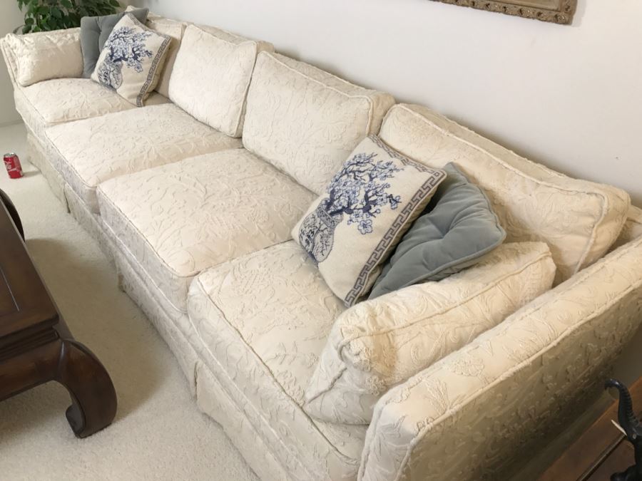 Clean Elegant 4-Seat White Chenille Fabric Sofa With Accent Pillows [Photo 6]