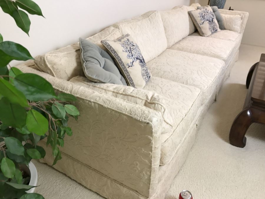 Clean Elegant 4-Seat White Chenille Fabric Sofa With Accent Pillows [Photo 3]