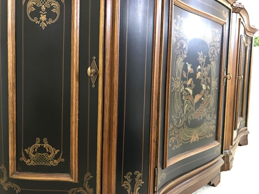 Drexel Heritage Hampshire 4 Door Chinoiserie Paint Decorated Buffet With Silverware Cloth Storage Drawers [Photo 10]