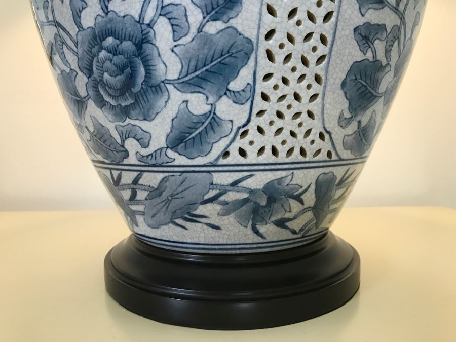 Blue And White Chinoiserie Table Lamp With Shade [Photo 7]