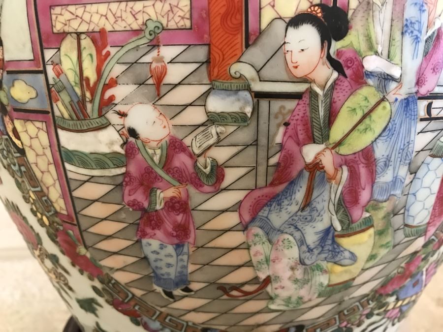 Large Chinese Rose Medallion Porcelain Planter Pot Signed With Wooden Stand [Photo 5]