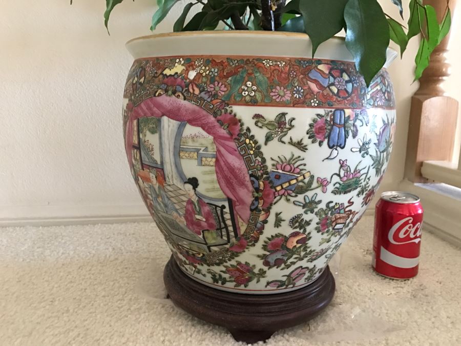 Large Chinese Rose Medallion Porcelain Planter Pot Signed With Wooden Stand [Photo 12]
