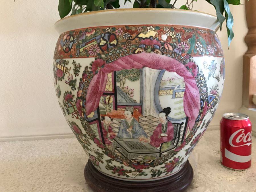 Large Chinese Rose Medallion Porcelain Planter Pot Signed With Wooden Stand [Photo 13]