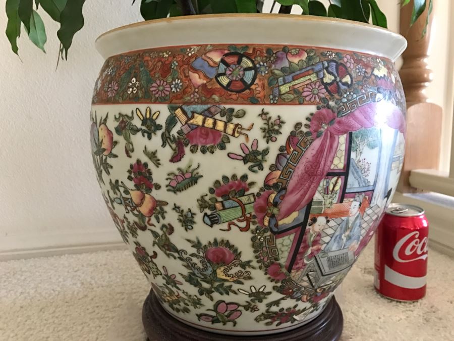 Large Chinese Rose Medallion Porcelain Planter Pot Signed With Wooden Stand [Photo 17]