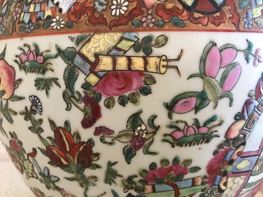 Large Chinese Rose Medallion Porcelain Planter Pot Signed With Wooden Stand [Photo 10]