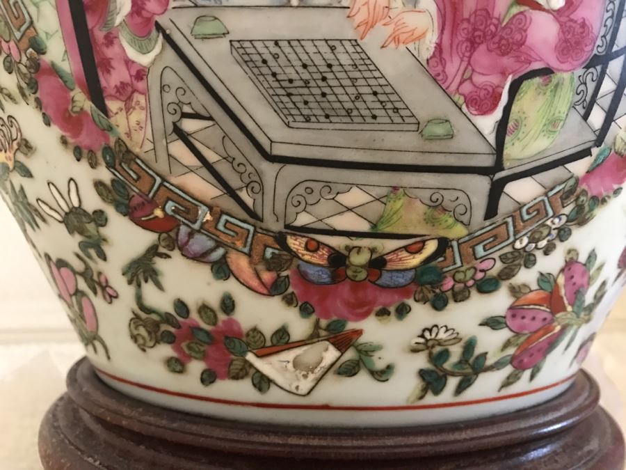 Large Chinese Rose Medallion Porcelain Planter Pot Signed With Wooden Stand [Photo 16]