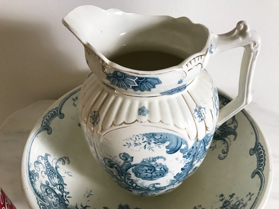 Stoke On Trent Staffordshire England Pitcher Bowl Wash Basin White And Blue With Gold Accents [Photo 3]