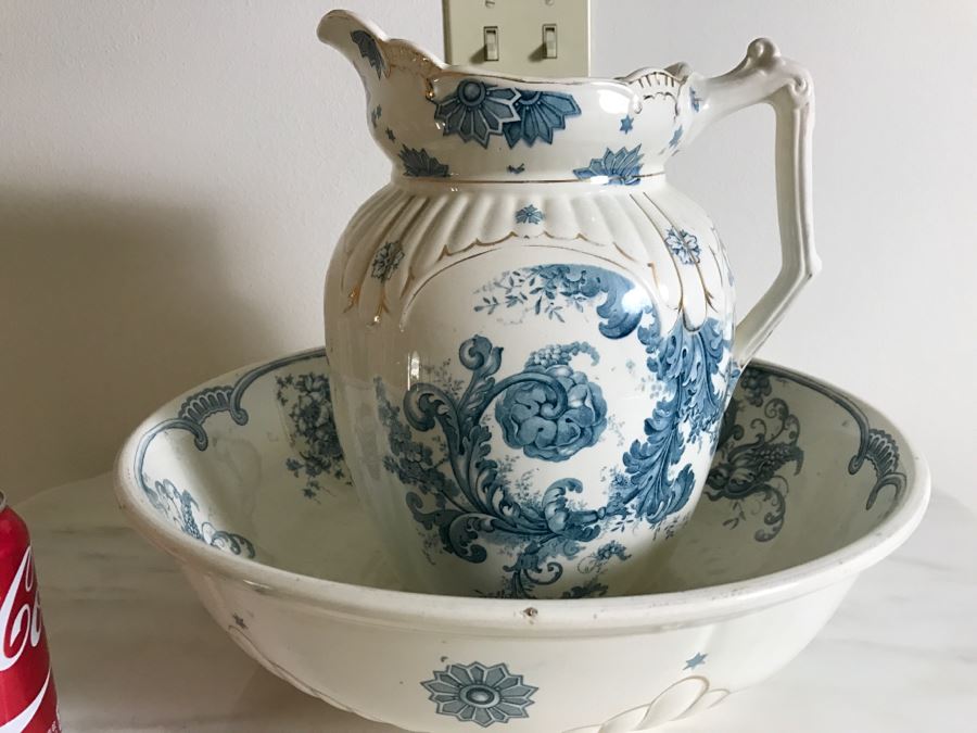 Stoke On Trent Staffordshire England Pitcher Bowl Wash Basin White And Blue With Gold Accents