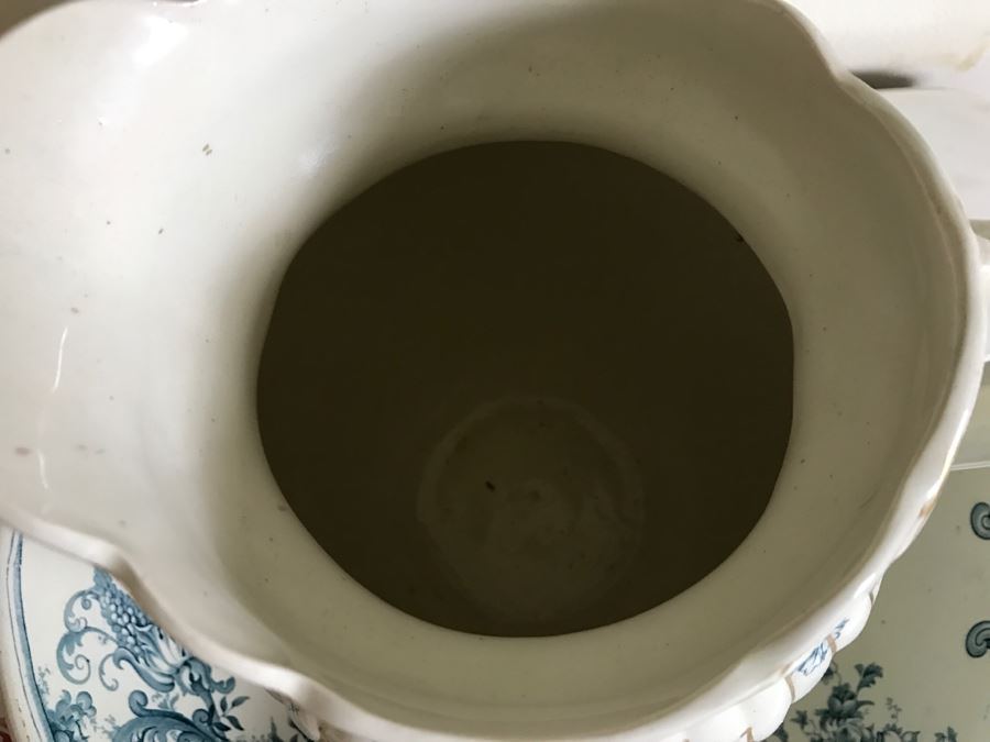 Stoke On Trent Staffordshire England Pitcher Bowl Wash Basin White And Blue With Gold Accents [Photo 5]