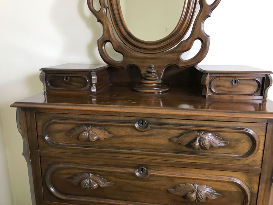 Wooden Reproduction 4-Drawer Chest Of Drawers With Tilt Vanity Mirror [Photo 4]