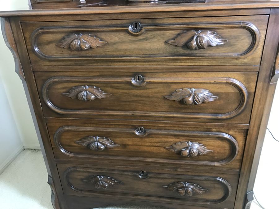 Wooden Reproduction 4-Drawer Chest Of Drawers With Tilt Vanity Mirror [Photo 3]