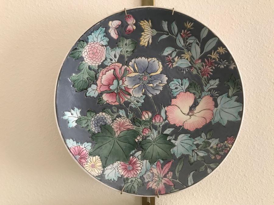 Set Of 3 Decorative Asian Plates With Hanging Brass Display Piece [Photo 2]