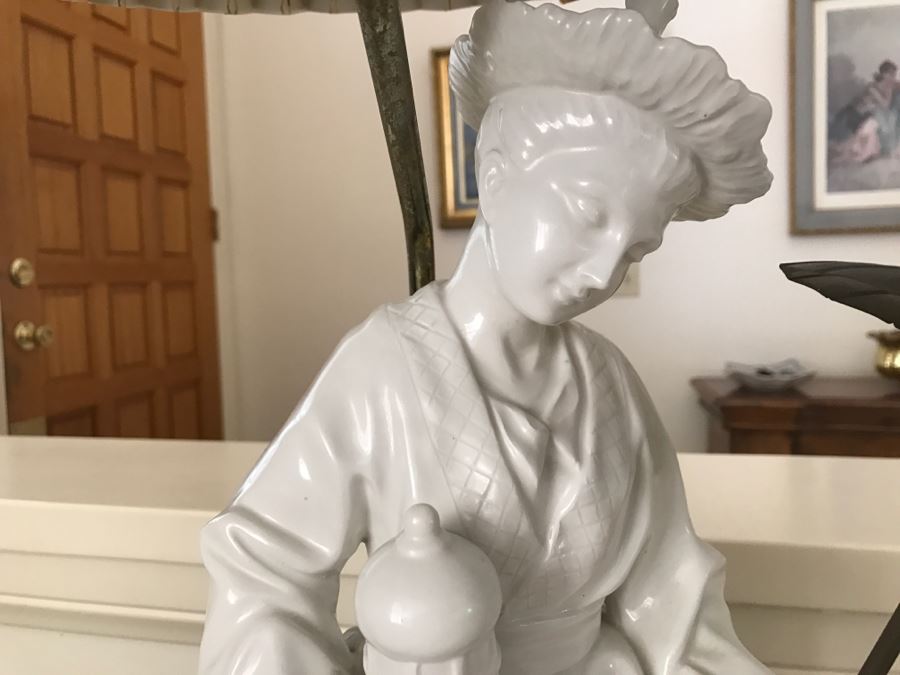 White Porcelain Asian Lamp [Photo 5]