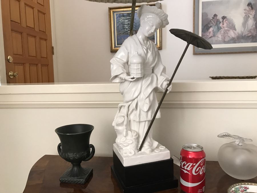 White Porcelain Asian Lamp [Photo 2]