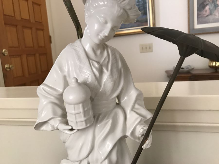 White Porcelain Asian Lamp [Photo 3]