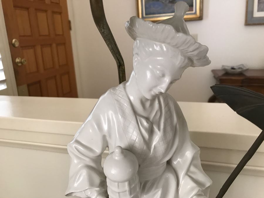 White Porcelain Asian Lamp [Photo 4]