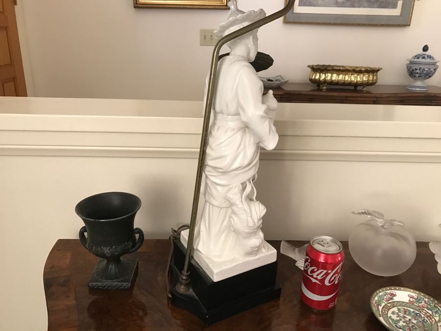 White Porcelain Asian Lamp [Photo 7]