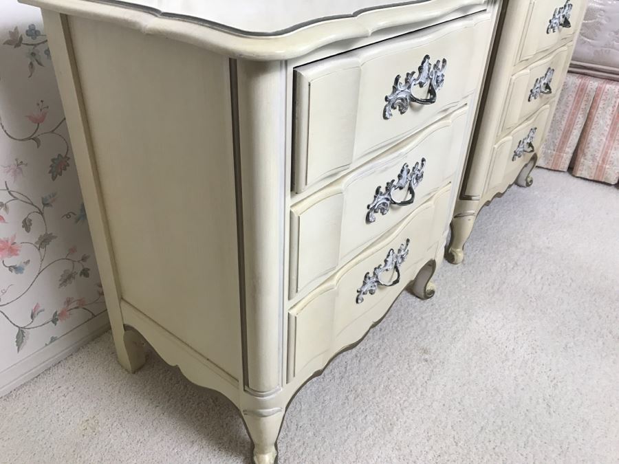 Pair Of Yellow And Gold French Provincial Nightstands [Photo 5]