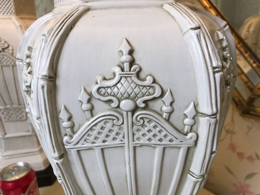 Stunning Pair Of White Hollywood Regency Table Lamps With Shades [Photo 8]