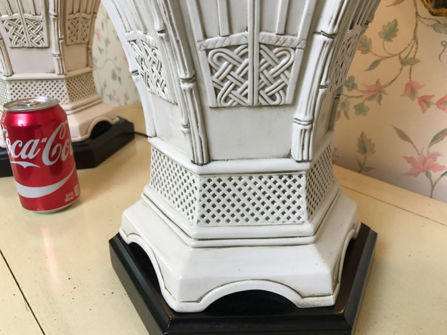 Stunning Pair Of White Hollywood Regency Table Lamps With Shades [Photo 9]