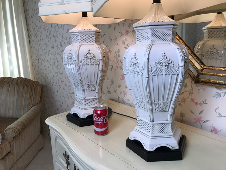 Stunning Pair Of White Hollywood Regency Table Lamps With Shades [Photo 7]