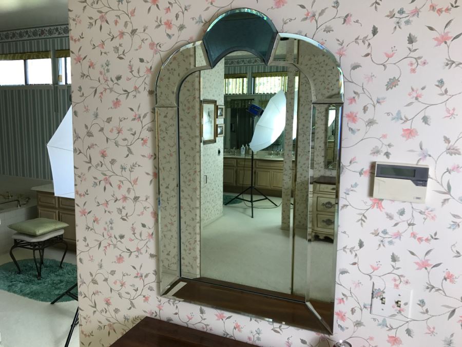 Nice Beveled Glass Designer Wall Mirror [Photo 1]