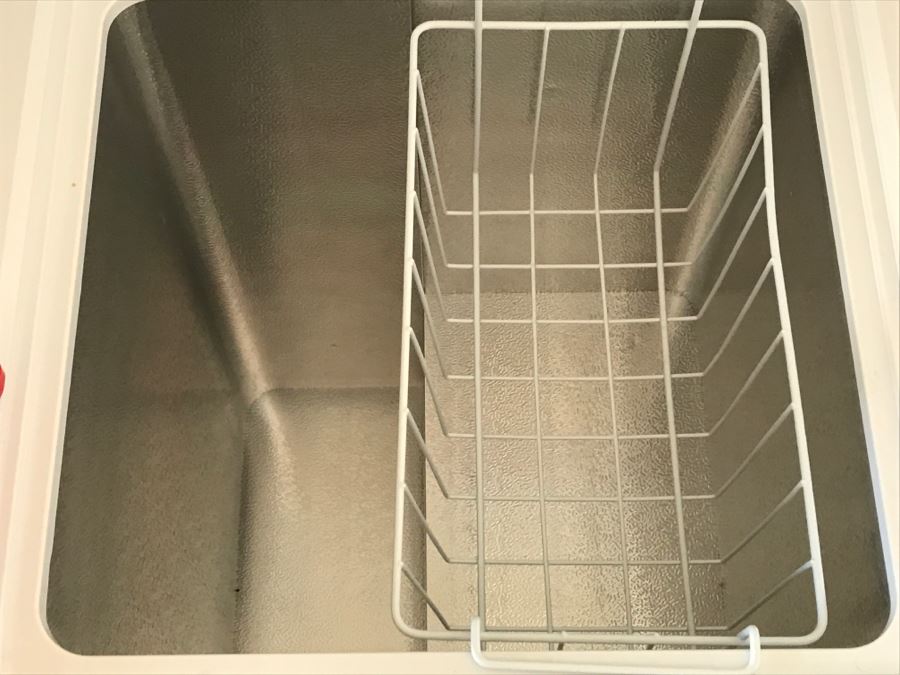 IGLOO Chest Freezer Like Brand New [Photo 4]