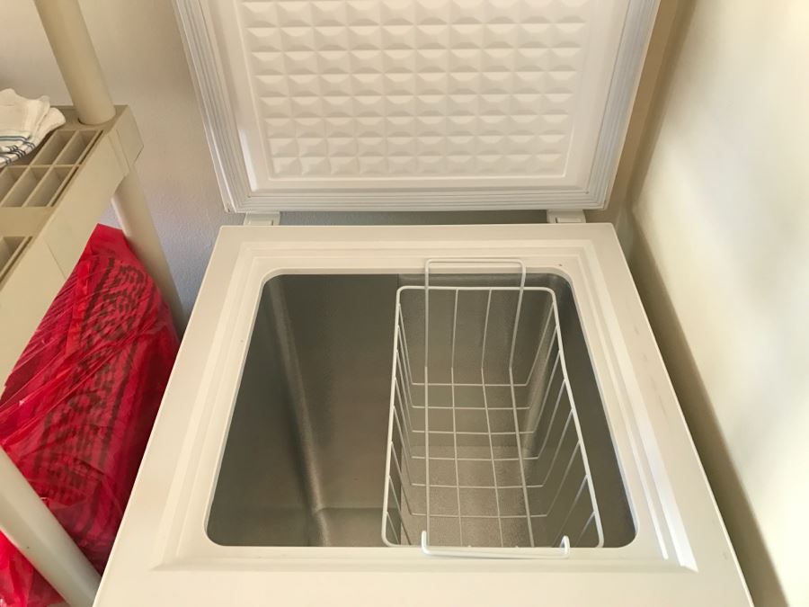 IGLOO Chest Freezer Like Brand New [Photo 5]