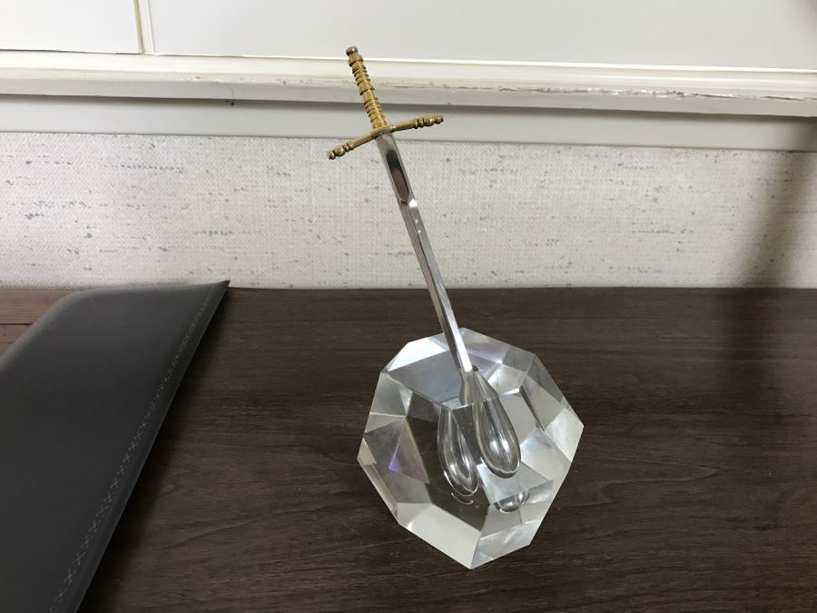 Nice Thomasville Wooden Writing Desk With Brass Lamp, Letter Opener And Walnut Box [Photo 12]
