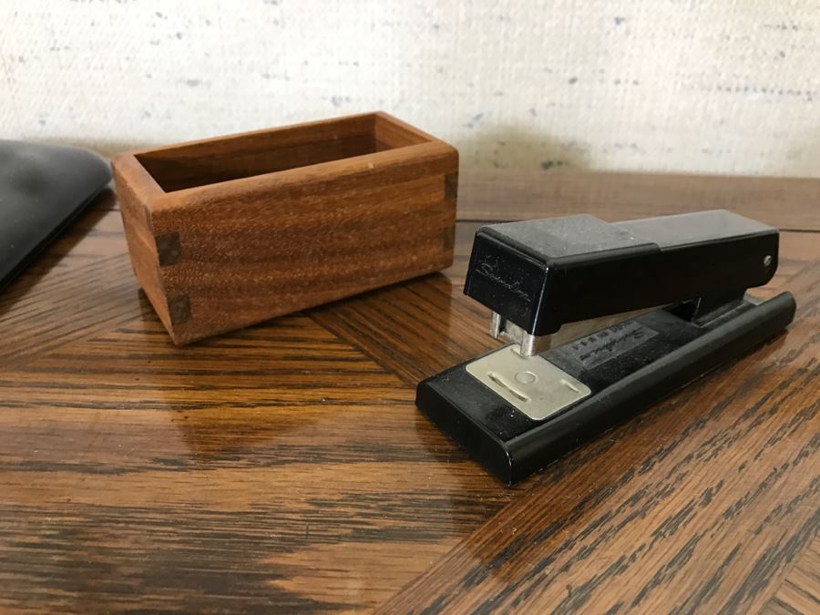 Nice Thomasville Wooden Writing Desk With Brass Lamp, Letter Opener And Walnut Box [Photo 15]